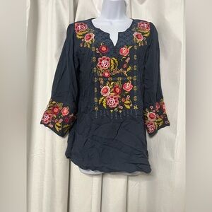 Andree By Unit Women’s Floral Embroidered Top Size Small